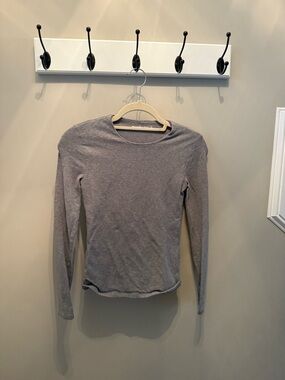 Abercrombie & Fitch Heather Gray Long Sleeve Crewneck Top